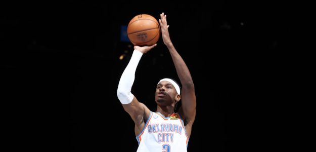Shai Gilgeous Alexander, tirando desde la personal.