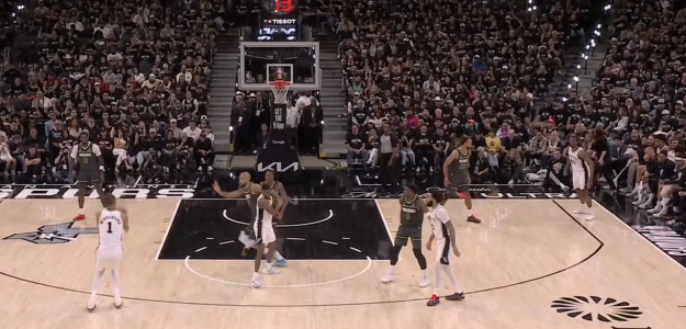 Victoria de los Spurs ante los Wolves en el Game 2 de la serie. 