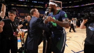 Frank Vogel y LeBron James | Foto: getty images