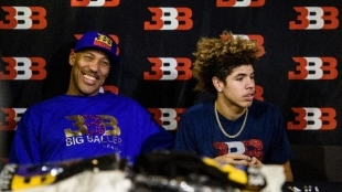 LaMelo Ball con su padre, LaVar Ball | Foto: afp