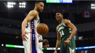 Ben Simmons y Giannis Antetokounmpo, en un Sixers-Bucks.