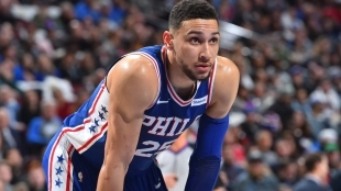 Ben Simmons jugando un partido con los Philadelphia 76ers.