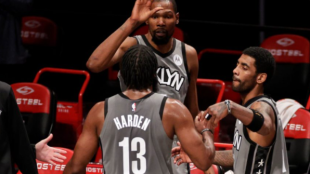 Las estrellas de Brooklyn Nets durante un tiempo muerto "NBA.com"