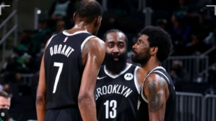 Durant, Harden e Irving hacen mucha pupita.