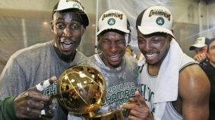 Garnett, Allen y Pierce, celebrando el título de 2008.