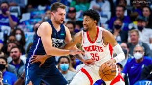 Christian Wood, nuevo jugador de Dallas Mavericks, junto a Luka Doncic.