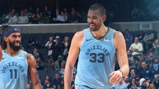 Mike Conley y Marc Gasol, ante los Mavs.