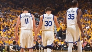 Stephen Curry, Klay Thompson y Kevin Durant, jugadores de Golden State Warriors.