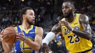 Stephen Curry y LeBron James, jugadores de GSW y Los Angeles Lakers.