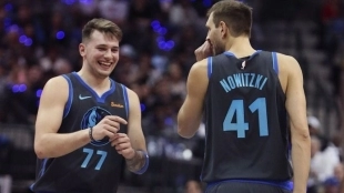 Dirk Nowitzki y Luka Doncic, compañeros en Dallas Mavericks.