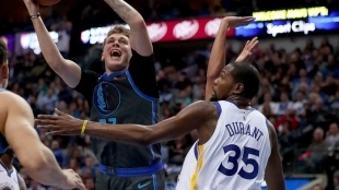 Luka Doncic contra Kevin Durant antes de dejar Golden State Warriors.
