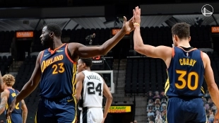 Draymond Green y Stephen Curry, en el duelo ante San Antonio Spurs.