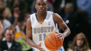 Earl Boykins, jugador más bajo historia NBA. Foto: gettyimages