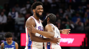 Embiid y Harden, buen entendimiento. Foto: gettyimages