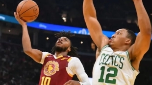 Grant Williams y Darius Garland en un partido de temporada regular.