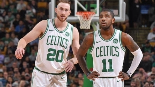 Hayward e Irving, con la camiseta de los Celtics.