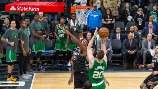 Gordon Hayward metió la canasta que le dio a los Celtics el triunfo.