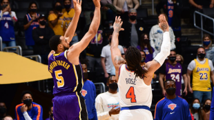 Horton Tocker, frente a Rose, en el Lakers-Knicks de la pasada madrugada. 