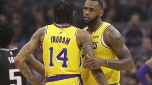 Ingram y LeBron, en un partido de esta temporada con los Lakers