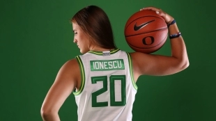 Sabrina Ionescu, futura estrella del baloncesto femenino.