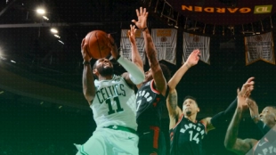 Kyrie Irving lideró a los suyos ante los Raptors.