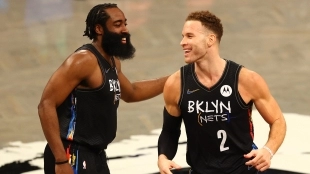 Blake Griffin junto a James Harden, uno de los integrantes del Big Three de Brooklyn Nets.
