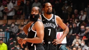 Kevin Durant y James Harden, con la camiseta de Brooklyn Nets. 