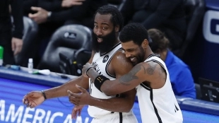 James Harden y Kyrie Irving, imparables.