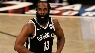 James Harden y Kyrie Irving, jugadores de Brooklyn Nets.