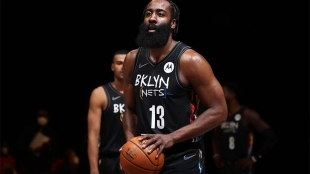 James Harden en un partido de los Brooklyn Nets.