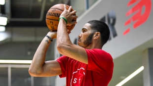 Jayson Tatum ya está entrenando de cara a la próxima temporada.