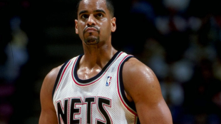 Jayson Williams, con la camiseta de New Jersey Nets. 