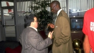 Jerry Krause y Michael Jordan durante las Finales de 1991. Foto: Bill Smith / Sports Illustrated