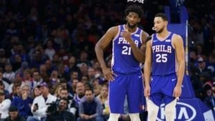 Joel Embiid y Ben Simmons, estrellas de Philadelphia 76ers.