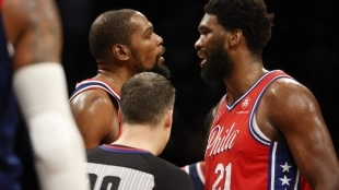 Kevin Durant y Joel Embiid, respeto mutuo. Foto: gettyimages