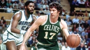 John Havlicek, estrella de Boston Celtics.