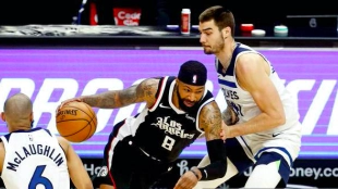 Juancho Hernangómez, defendiendo a Marcus Morris. Foto: Getty 