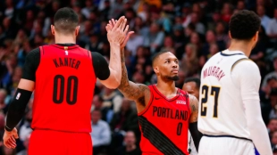 Lillard y Kanter celebran una canasta ante Murray.