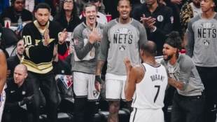 Los Nets fueron una piña en torno a Ben Simmons. 