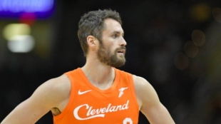Kevin Love, jugador de los Cavs, interesa a los Pelicans.