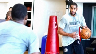 LaMarcus Aldridge, en un entrenamiento con los Nets.