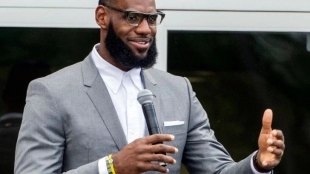 LeBron James comparece como miembro del Fenway Sports Group "Foto: Masslive.com"