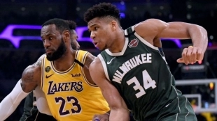 Giannis Antetokounmpo y LeBron James, dos de las grandes estrellas de la NBA.
