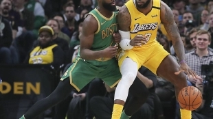 Lebron James y Jaylen Brown, activos en protestas por asesinatos por racismo. Foto: gettyimages