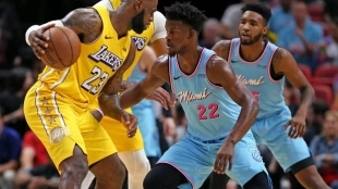 Lebron James y Jimmy Butler. Foto: gettyimages