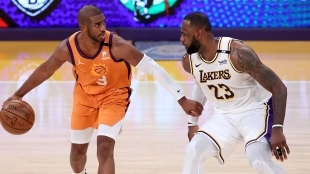 LeBron James y Russell Westbrook, jugadores de Los Angeles Lakers.