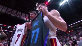 Doncic y Dragic intercambiaron camisetas tras el partido.