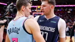 Goran Dragic saluda a su compatriota Luka Doncic tras un encuentro "Foto: Mavs Moneyball"