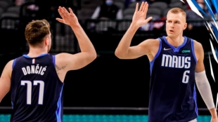 Luka Doncic y Kristaps Porzingis, estrellas de Dallas Mavericks.