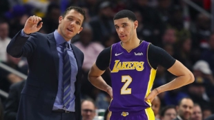 Luke Walton, justo a Lonzo Ball.